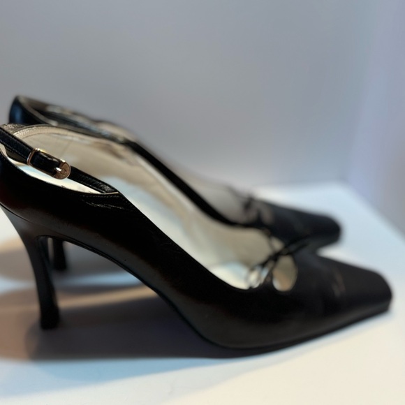 Great condition, beautiful shoe. Perfect for work, comfortable. 4 in heel - Picture 4 of 15